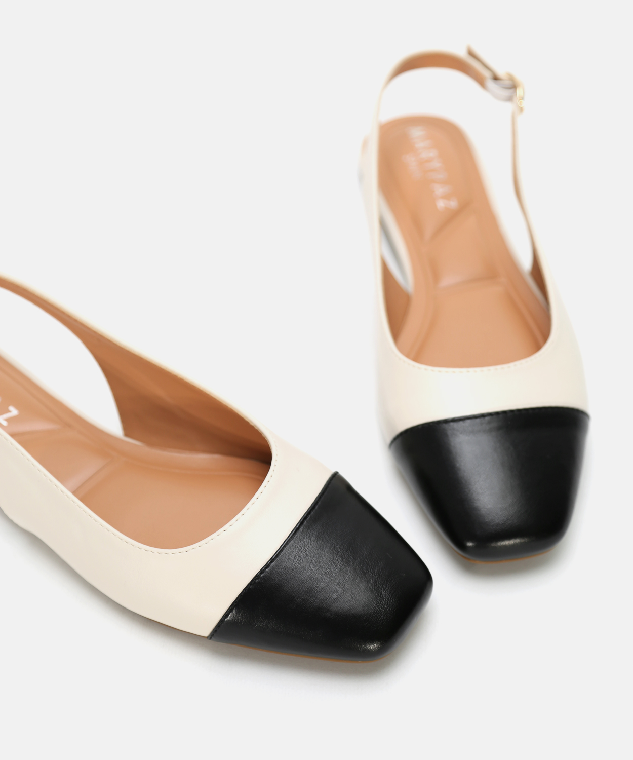 Sapato aberto atr&aacute;s em contraste image number null